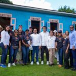 1. Periodistas de Adompretur junto al ministro de Turismo, David Collado.