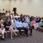 Parte del público que asistene al conversatorio.