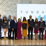 Al centro, Don Luis Sanchez Noble y Mildred Josefina Berges de Sanchez Noble junto a los galardonados.