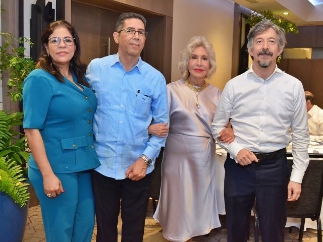 Audry Pérez, Manuel Olivero, Isabel Auffant y Giovanni Báez Auffant.